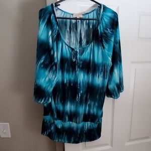 Great condition! Teal and black shirt